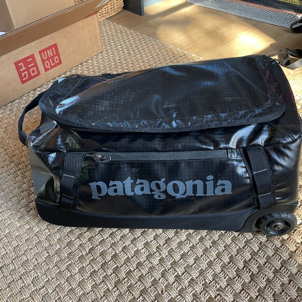Patagonia Black Hole Wheeled Duffel Bag 40L
